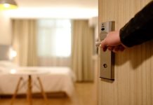 5 Things You Need to Avoid Touching at a Hotel Room